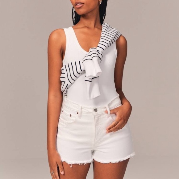Abercrombie & Fitch 4” Curve Love High Rise White Mom Short Size 2 (26) - Picture 1 of 10